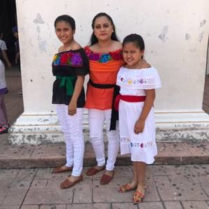 Meet your Posher, Yolili